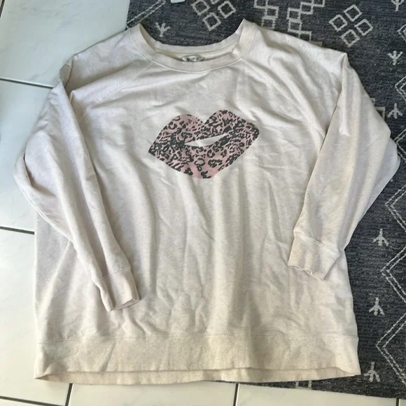 Wildfox Leopard Lips Graphic Crewneck Sweatshirt Terry Top - Picture 2 of 5